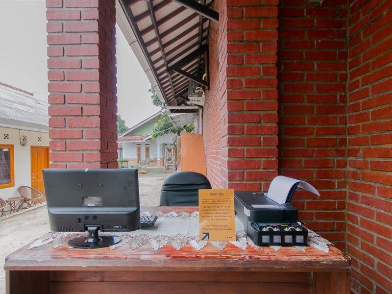 Ayu Homestay Syariah Sukabumi Luaran gambar