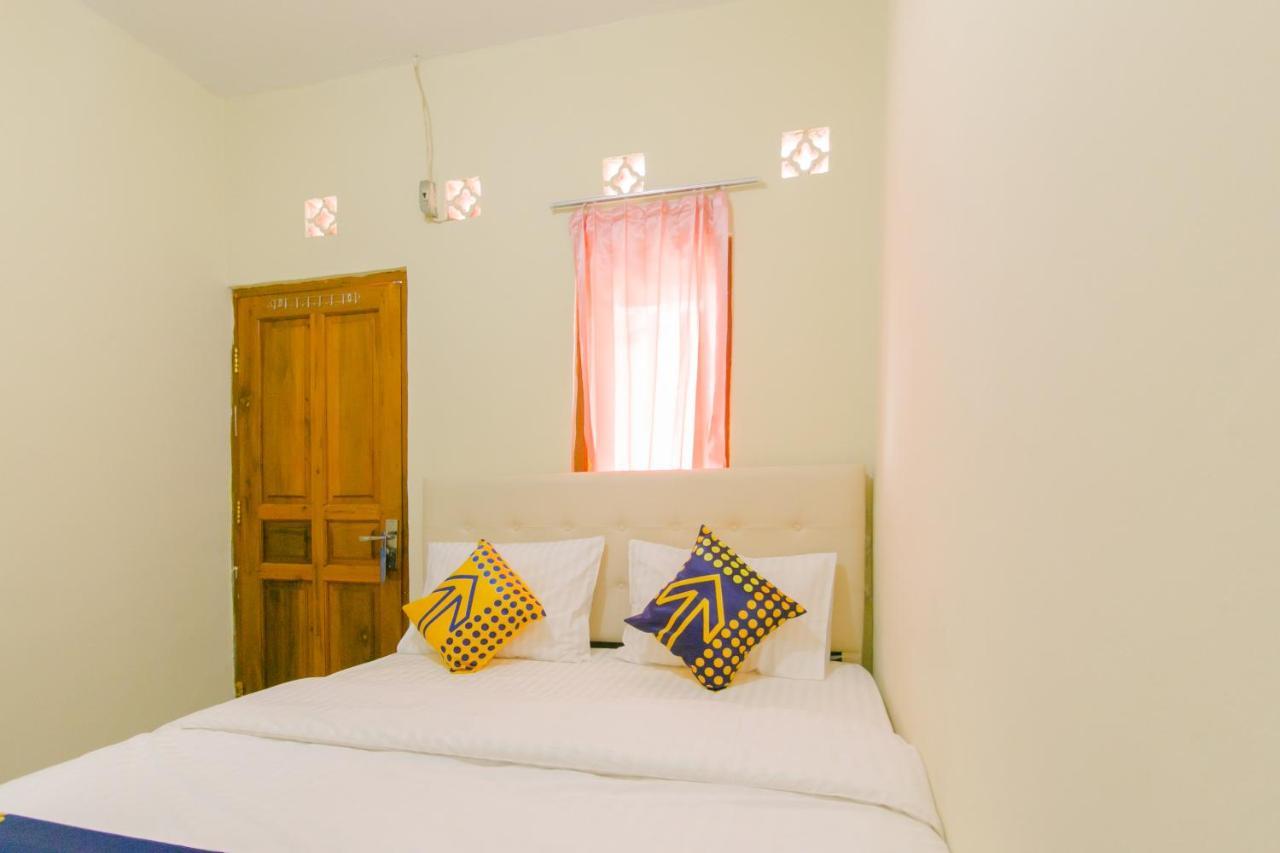 Ayu Homestay Syariah Sukabumi Luaran gambar