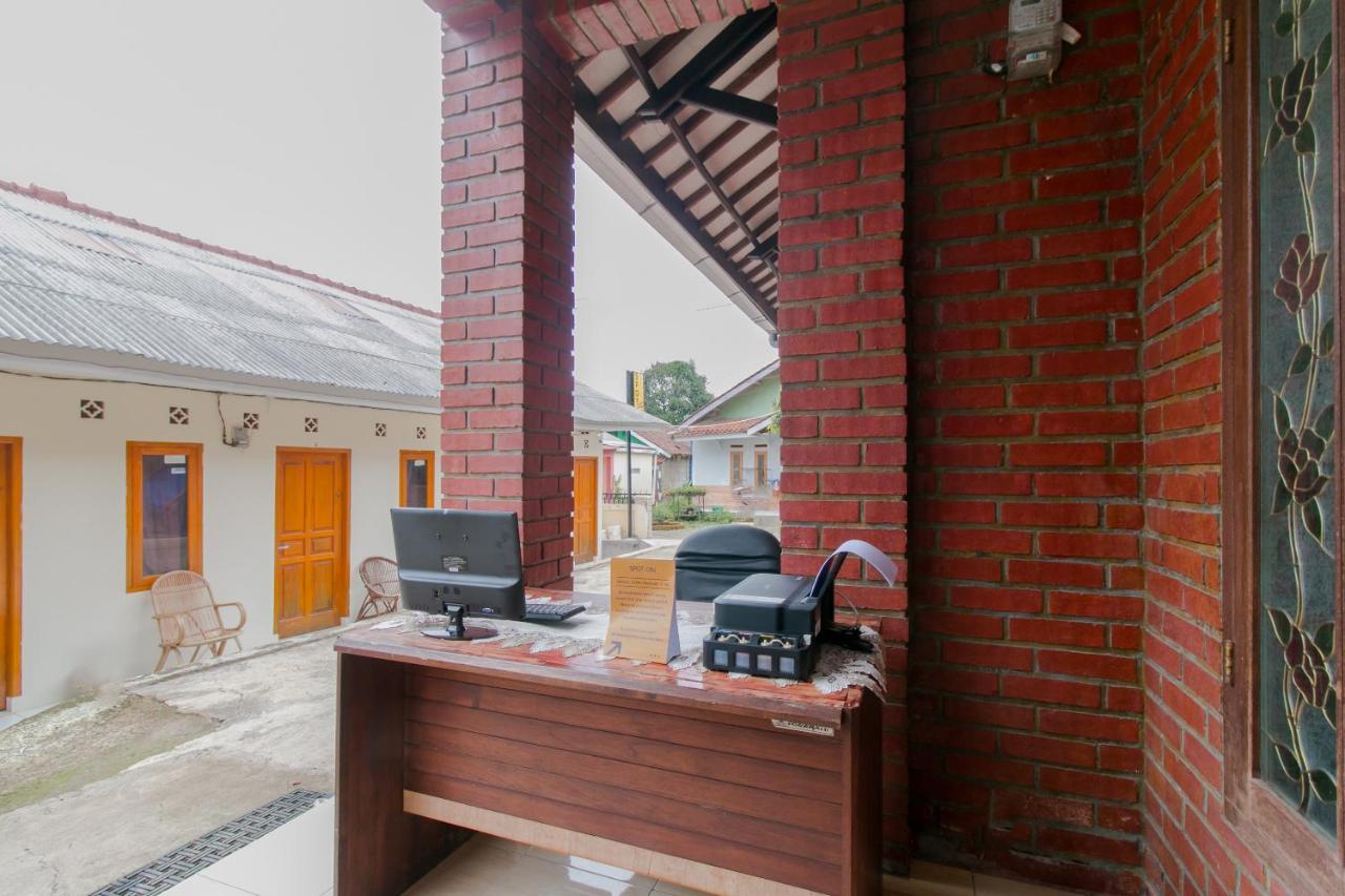 Ayu Homestay Syariah Sukabumi Luaran gambar