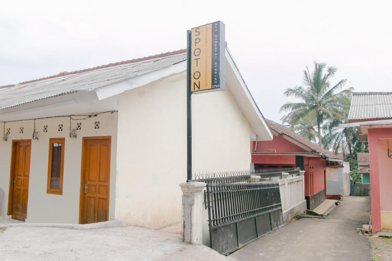 Ayu Homestay Syariah Sukabumi Luaran gambar